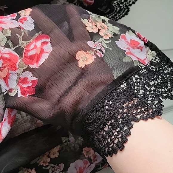 MAURICES Sheer with Lace Floral Open Kimono - Picture 4 of 9